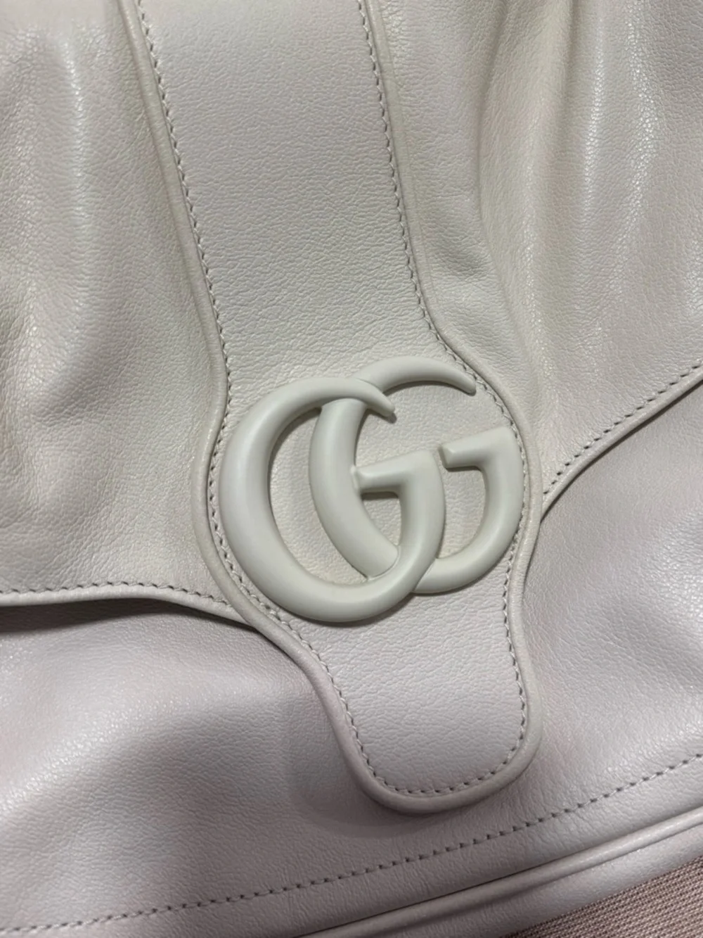 Gucci Cream Leather Shoulder Bag with Interlocking GG - Picture 10 of 10